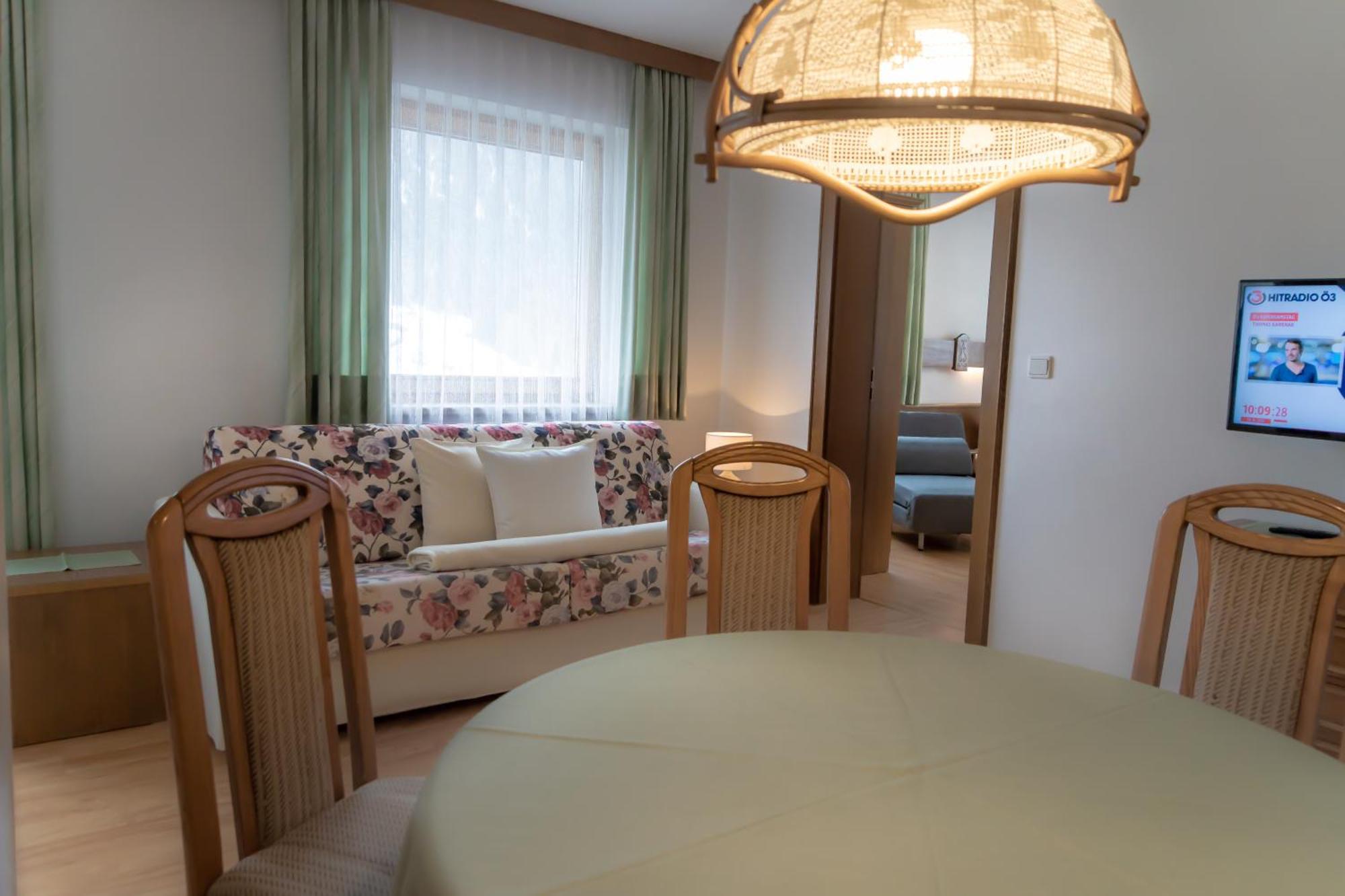 Das Alpenblick & Outdoor Lodge נאודרס מראה חיצוני תמונה