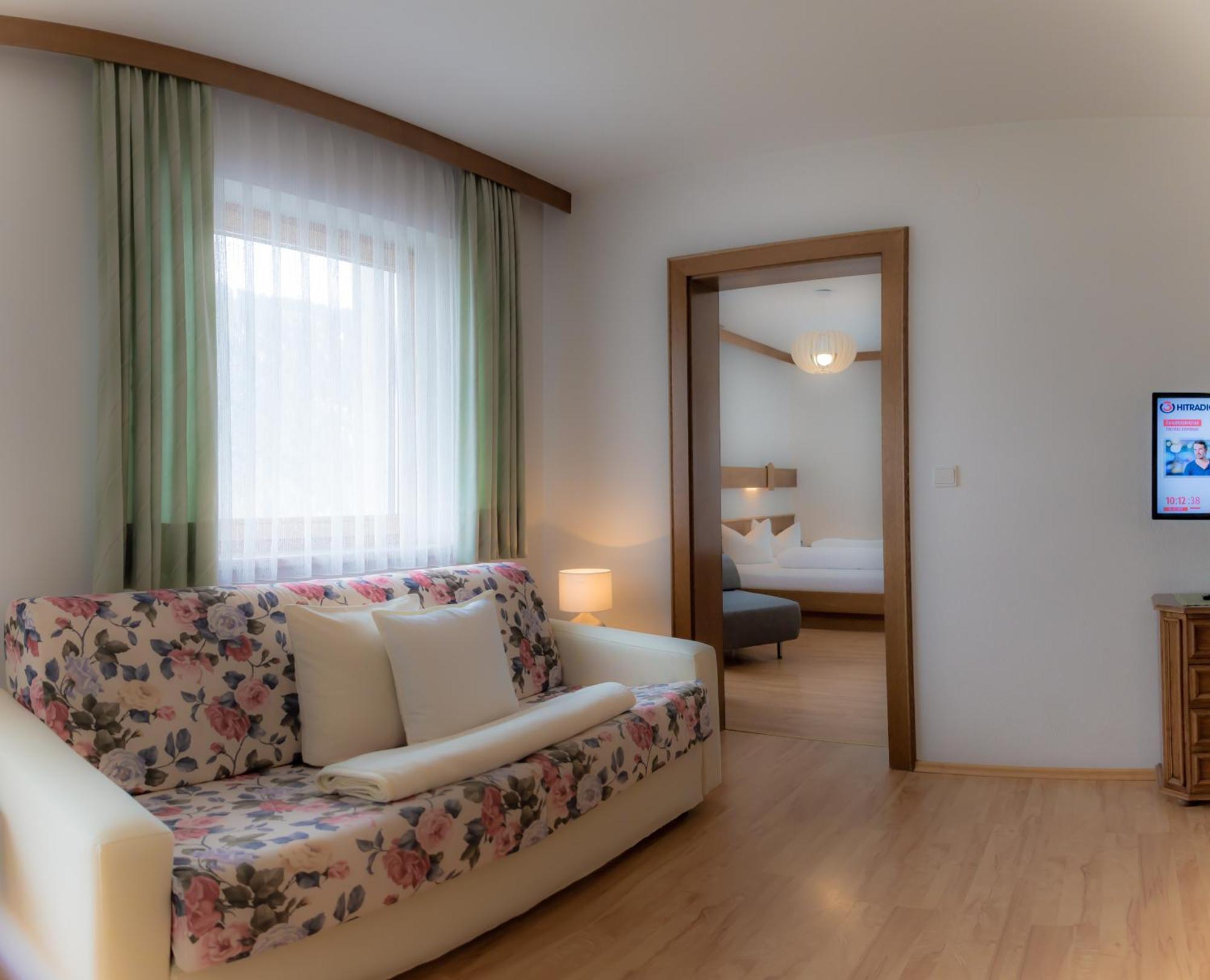 Das Alpenblick & Outdoor Lodge נאודרס מראה חיצוני תמונה