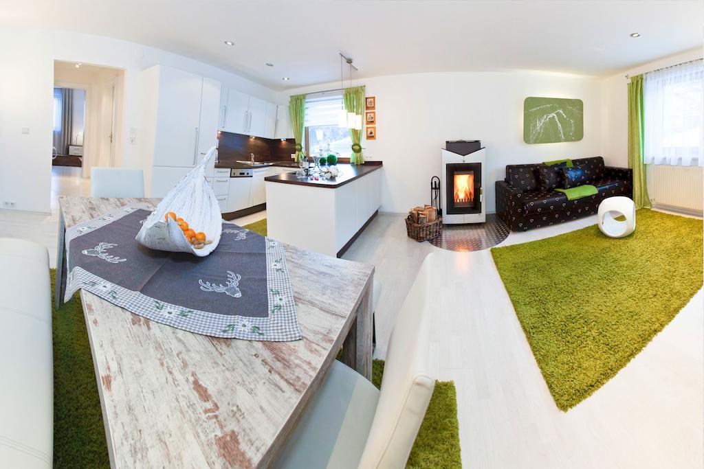 Das Alpenblick & Outdoor Lodge נאודרס חדר תמונה